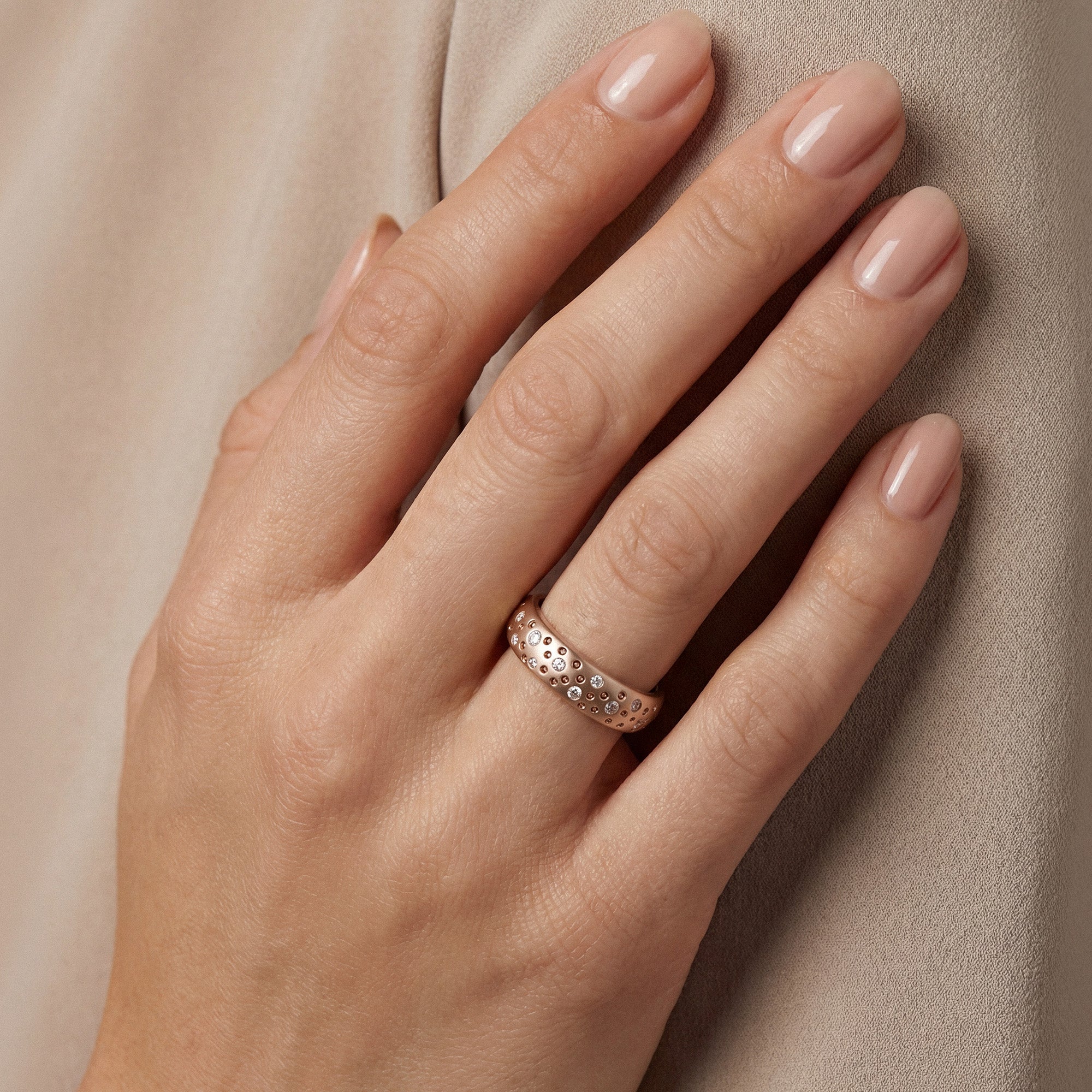 Scattered Brilliant Wedding Band 4.5mm