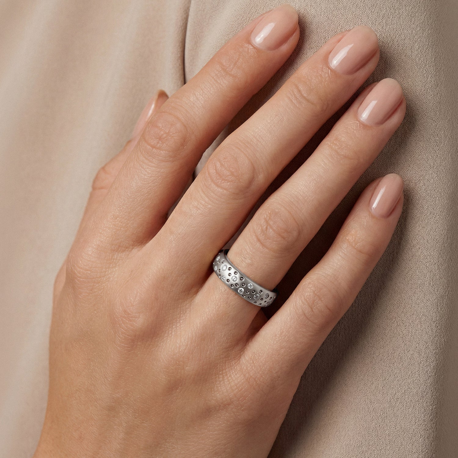 Scattered Brilliant Wedding Band 4.5mm