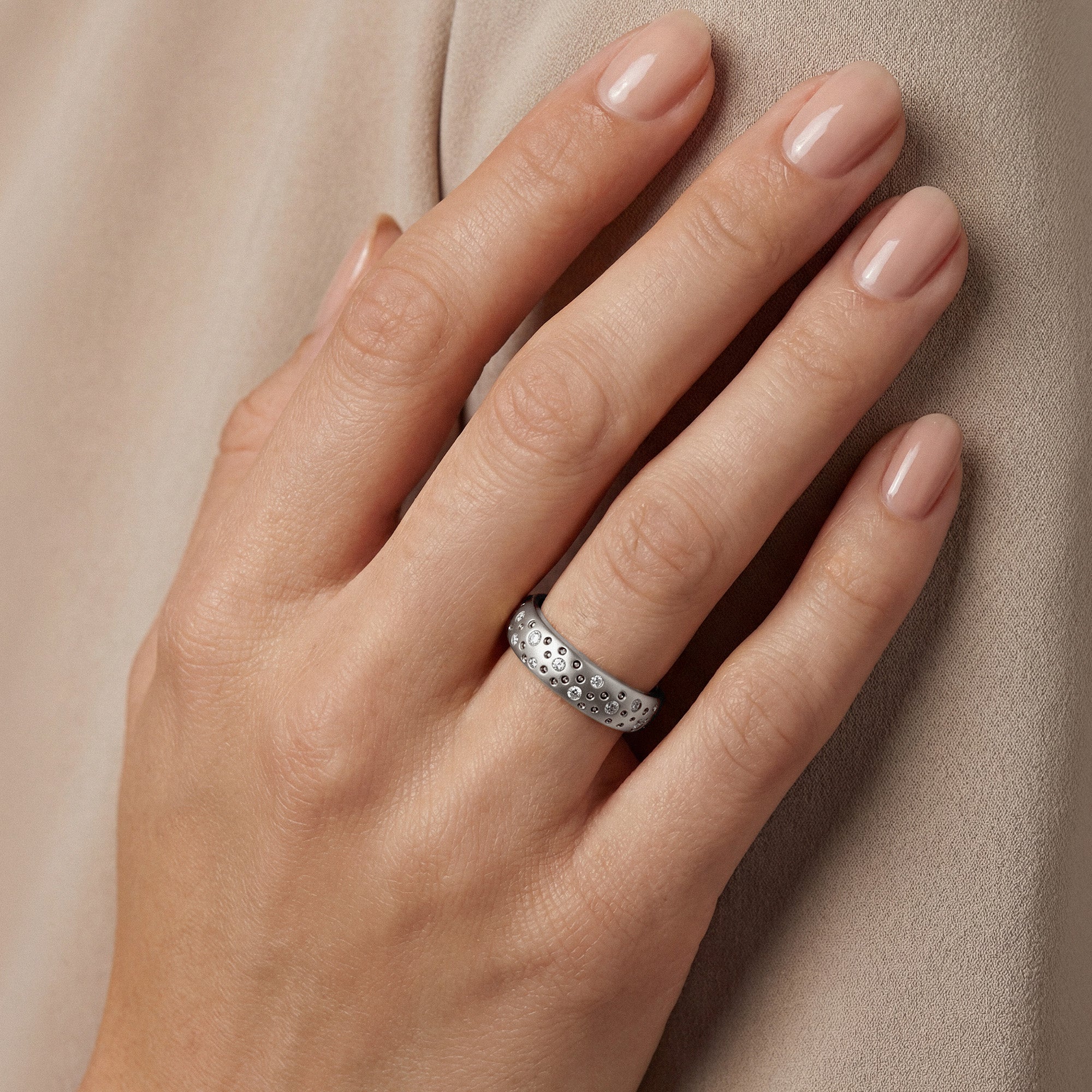 Scattered Brilliant Wedding Band 4.5mm