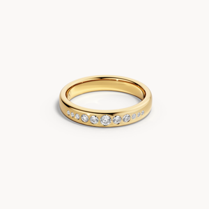Graduated Brilliant Wedding Band