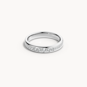 Graduated Brilliant Wedding Band