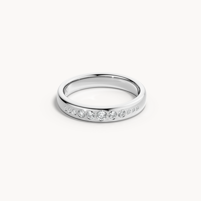 Graduated Brilliant Wedding Band