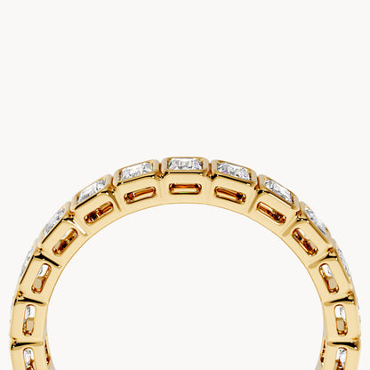 Bezel Memory Ring Emerald