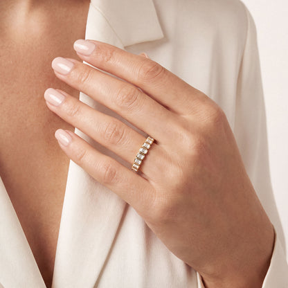 Bezel Memory Ring Emerald