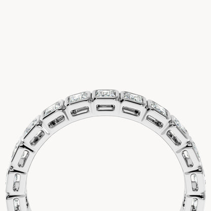 Bezel Memory Ring Emerald
