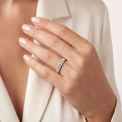 Bezel Memory Ring Emerald