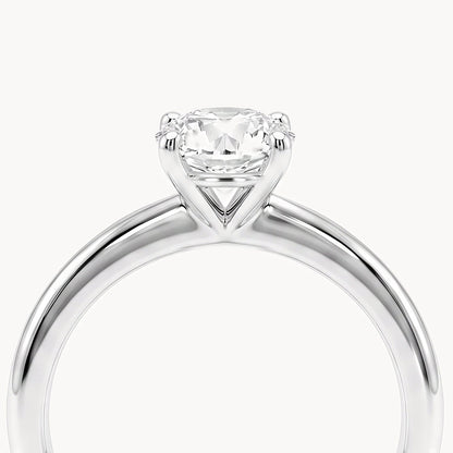Solitaire Verlobungsring 0,35ct. in 18kt. Weißgold, am Finger getragen